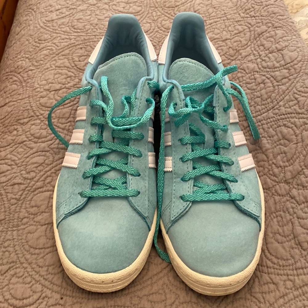 Adidas campus size mens 8 (fits women’s 9.5). Color Easy Mint
